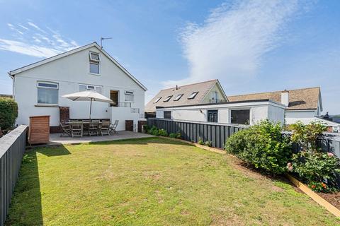 4 bed property, in Huxnor Road, £525,000