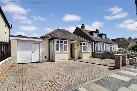 2 bed property, in Heathside, £550,000