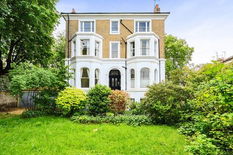 2 bed property, in 318 Richmond Road, £615,000