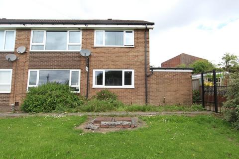 1 bed property, in Greengate Close, £65,000