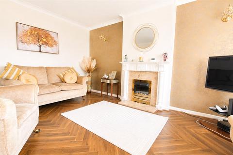 3 bed property, in Dalegarth Avenue, £360,000
