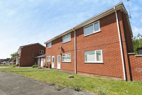 4 bed property, in Coningsby Court, £300,000