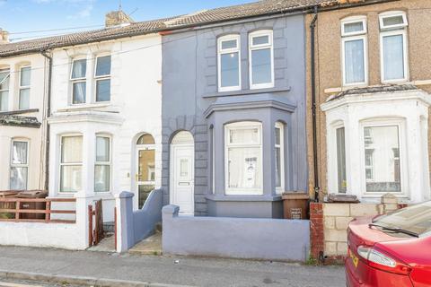 3 bed property, in Victoria Street, £230,000