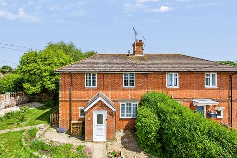 3 bed property, in Hollands Road, £450,000