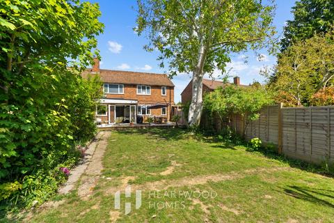 3 bed property, in Langley Grove, £475,000