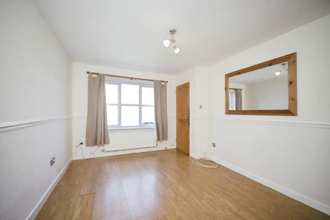 2 bed property, in Potterton Close, £170,000
