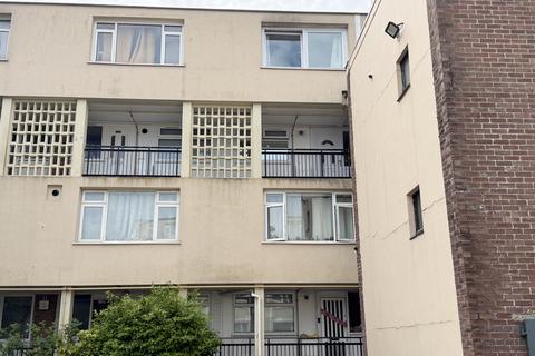 3 bed property, in Vaagso Close, £115,000