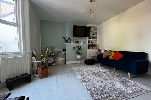 3 bed property, in Richmond Road, £470,000
