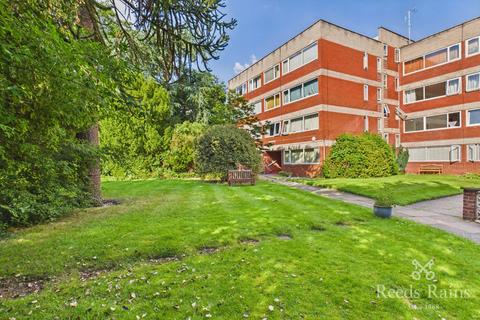 1 bed property, in Wardle Road, £90,000