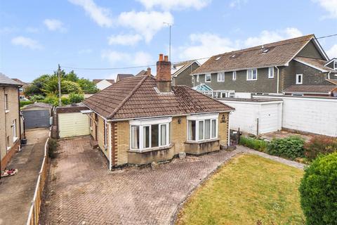 3 bed property, in Farrs Avenue, £475,000