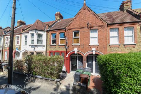 2 bed property, in Perth Road, £450,000
