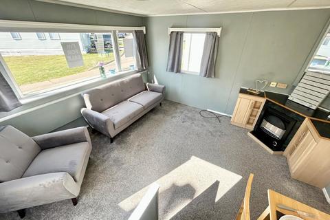 2 bed property, in Beach Road, £17,995