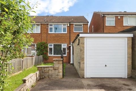 3 bed property, in Meadow View Road, £290,000
