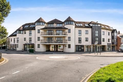 2 bed property, in Old Milton Road, £180,000