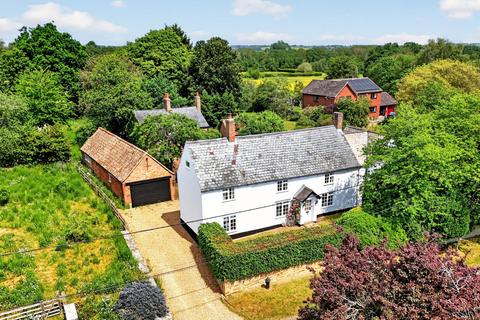 4 bed property, in High Street, £800,000