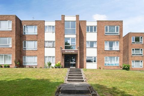 2 bed property, in Stonechat Drive, £100,000
