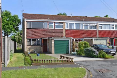 3 bed property, in Gallaghers Mead, £284,750