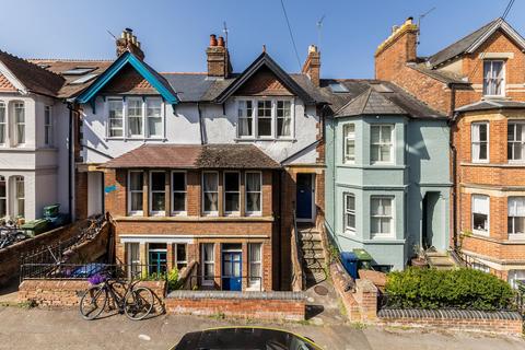 5 bed property, in Argyle Street, £750,000