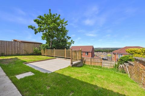 2 bed property, in Calder Mount, £250,000