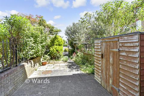 2 bed property, in Wilkinson Drive, £325,000