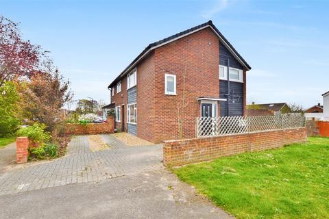 2 bed property, in Wordsworth Road, £415,000