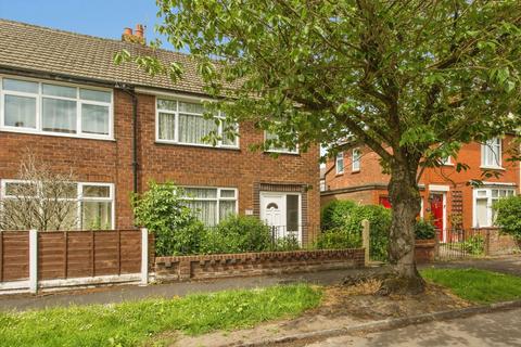 3 bed property, in Cross Street, £150,000