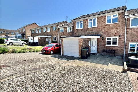 3 bed property, in Hilcot Way, £290,000