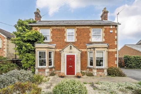 4 bed property, in Shelburne Road, £675,000
