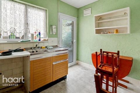 2 bed property, in Coleman Road, £180,000