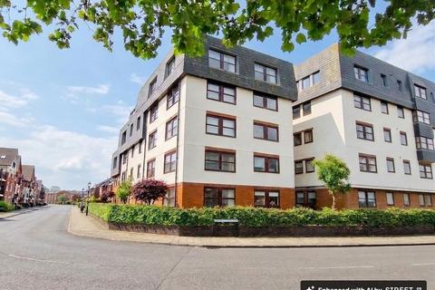2 bed property, in Flat 55 Lombard Court, £330,000