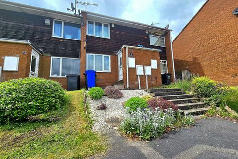 2 bed property, in Meadowcroft Glade, £145,000