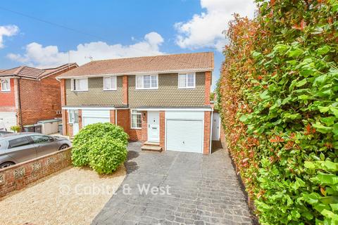 3 bed property, in Bridefield Crescent, £300,000