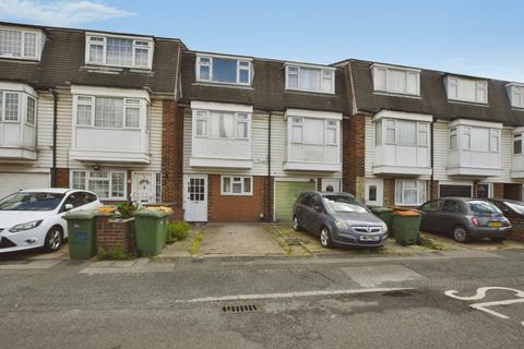4 bed property, in Croombs Road, £450,000