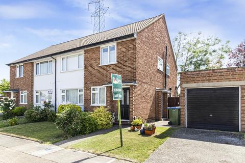 2 bed property, in Esher Close, £300,000