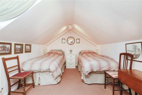 3 bed property, in The Pightle, £325,000