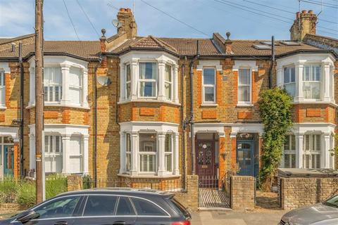 3 bed property, in Eversley Road, £850,000