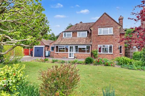 4 bed property, in The Street, £800,000