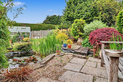 4 bed property, in The Street, £800,000
