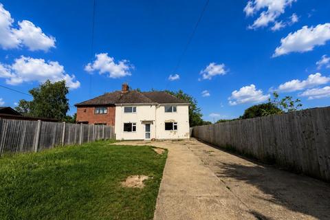4 bed property, in Byfield Road, £485,000