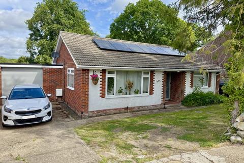 3 bed property, in Frensham Lane, £525,000