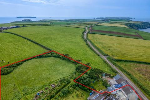 7 bed property, in Marloes, £325,000