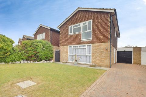 4 bed property, in Fortescue Chase, £500,000