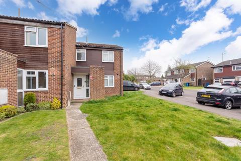 2 bed property, in Palmers Close, £375,000