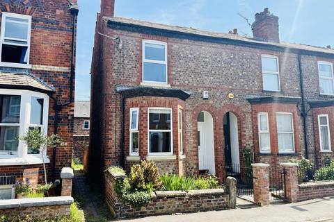 2 bed property, in Bold Street, £400,000