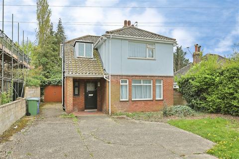 3 bed property, in Dereham Road, £250,000
