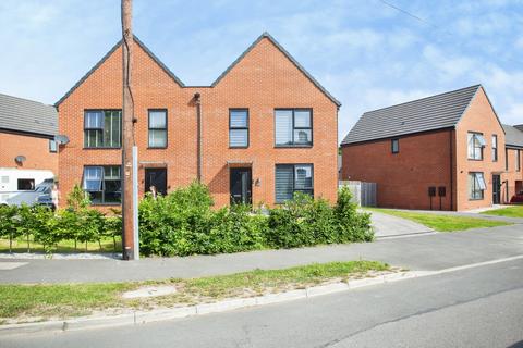 4 bed property, in Adrian Crescent, £260,000