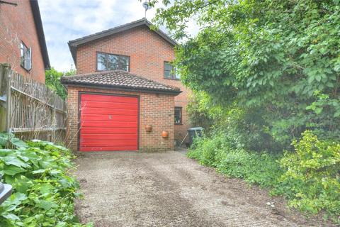 4 bed property, in Honeysuckle Close, £500,000