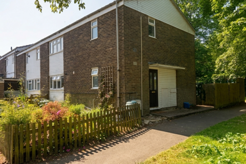 1 bed property, in Cleveland Close, £104,995