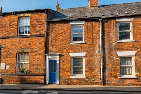 2 bed property, in Lairgate, £179,950