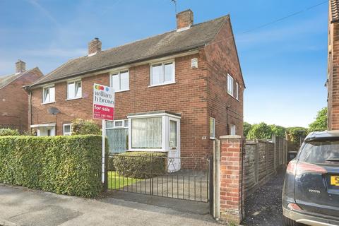 2 bed property, in West Park Close, £220,000